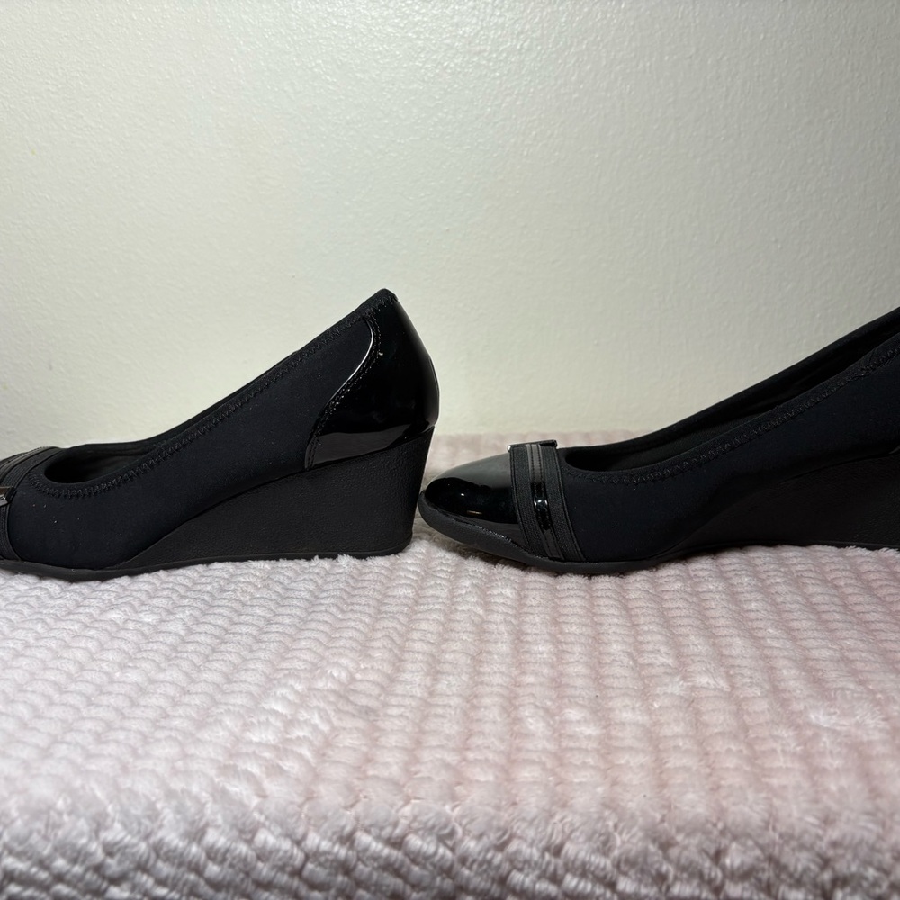 Time and Tru Black Flats with Glossy Toe - Picture 3 of 3